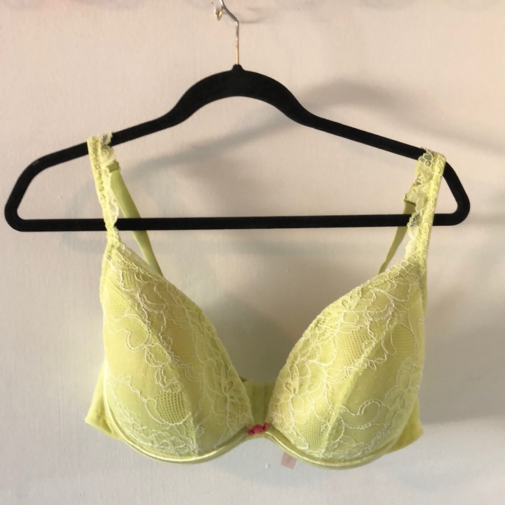 Green lace bra